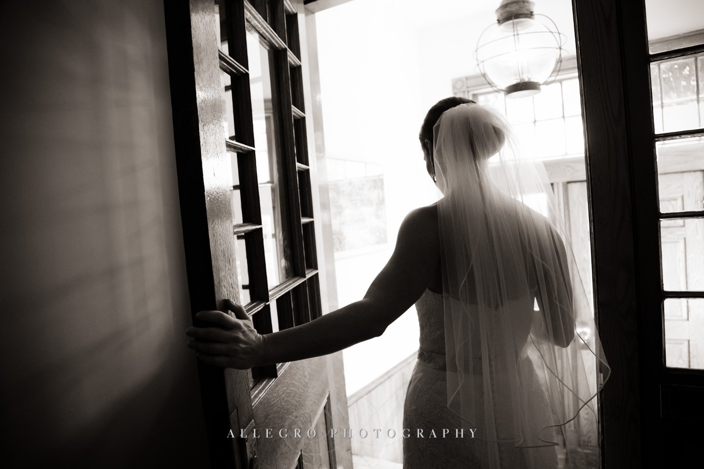 bride heads out door - photo by Allegro Photography