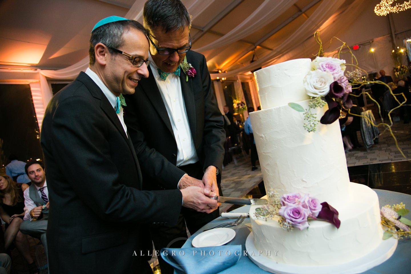 cake cutting - photo by Allegro Photography