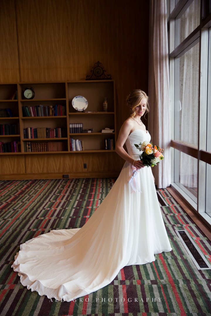 indoor bridal portrait at the wellesley college club - photo by allegro photography