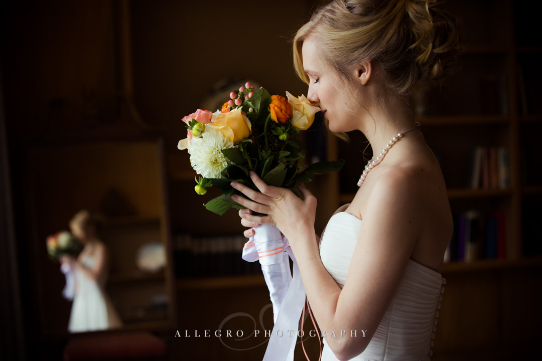 bridal bouquet bridal portrait at the wellesley college club - photo by allegro photography