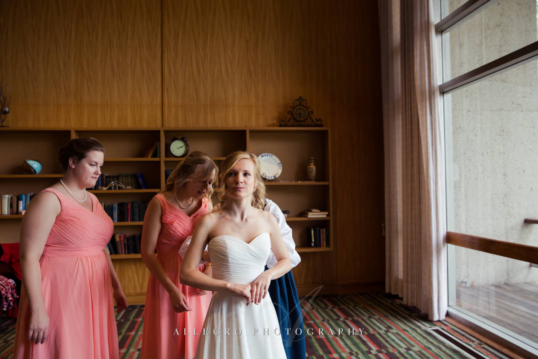 zipping up the wedding dress at the wellesley college club - photo by allegro photography