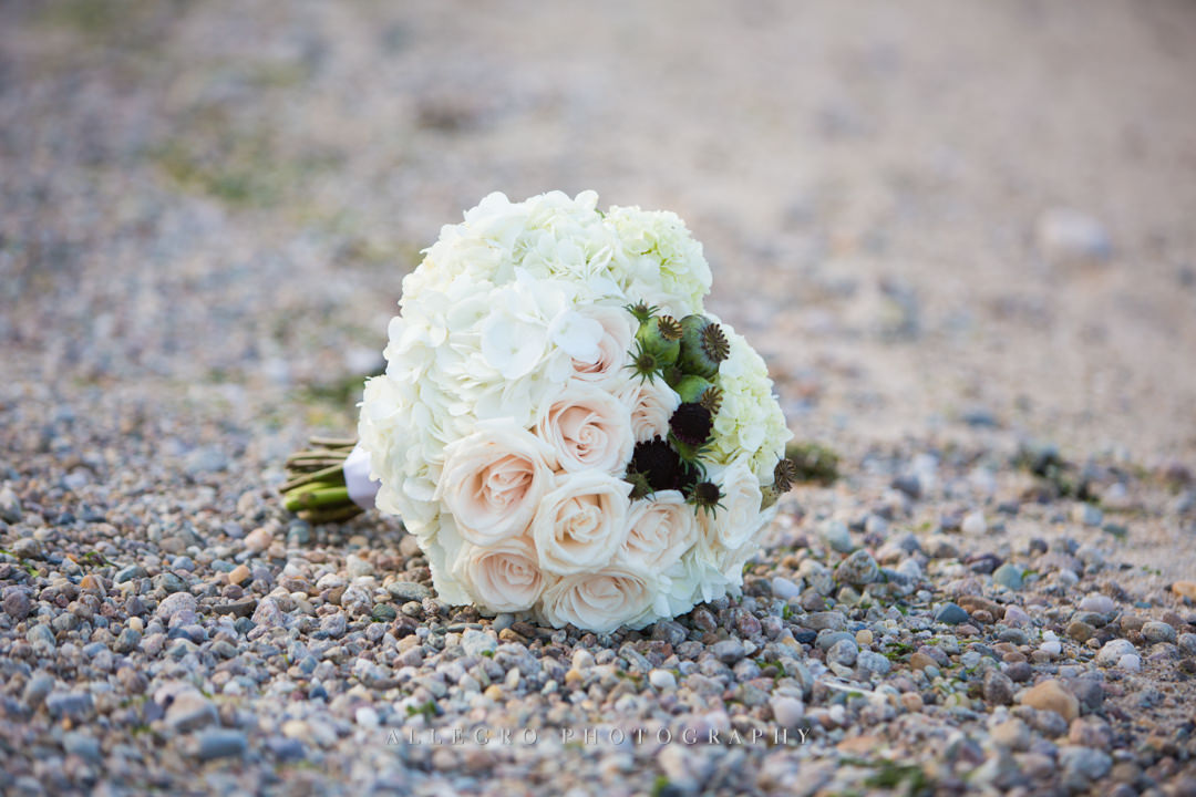 beach bridal bouquet - photo by allegro photography