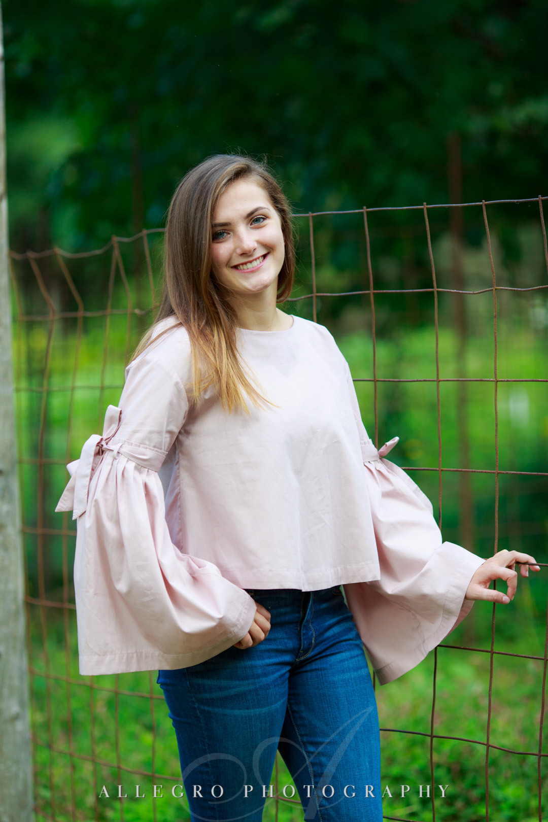 allegro photography senior pics- warm and welcoming girl