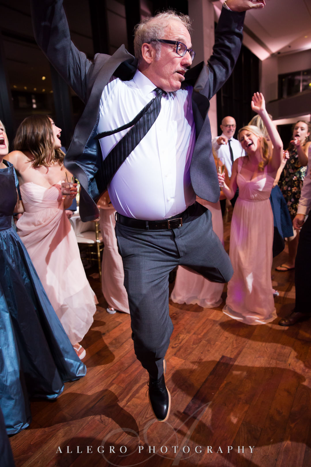 Groomsman leaps on dance floor 