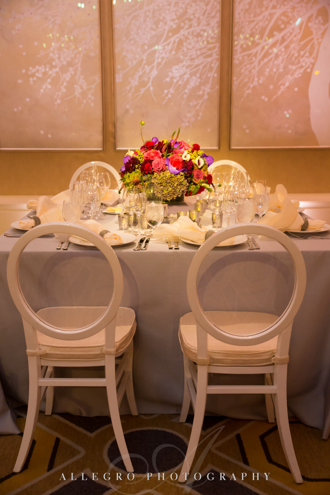 White and pink wedding table settings | Allegro Photography